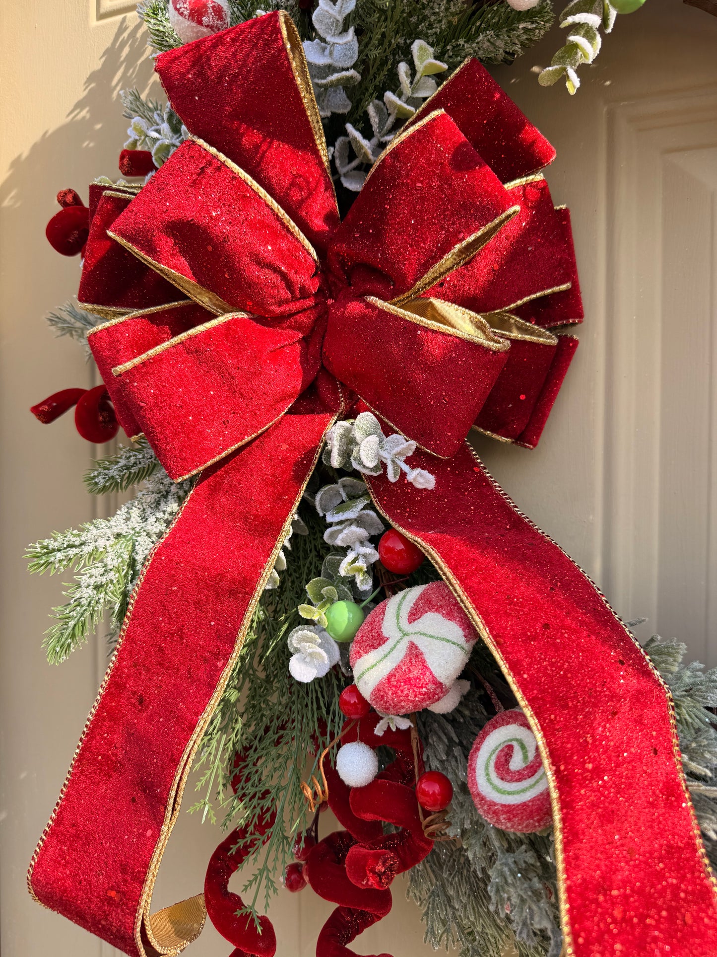 Frosted Peppermint Swirl Holiday Wreath