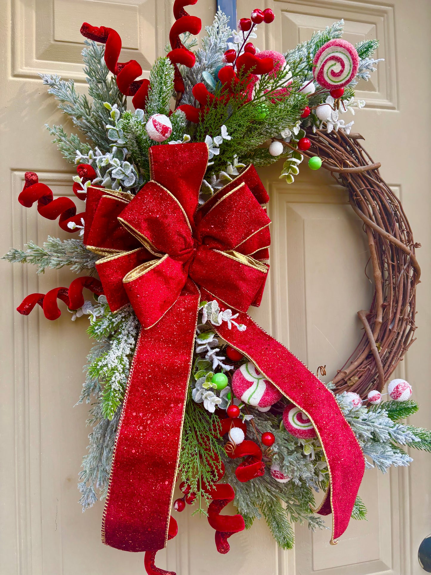 Frosted Peppermint Swirl Holiday Wreath