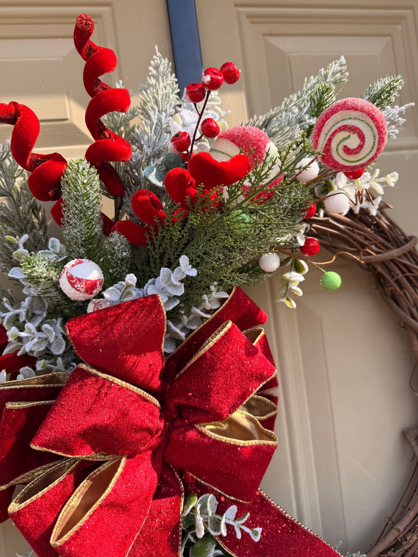 Frosted Peppermint Swirl Holiday Wreath