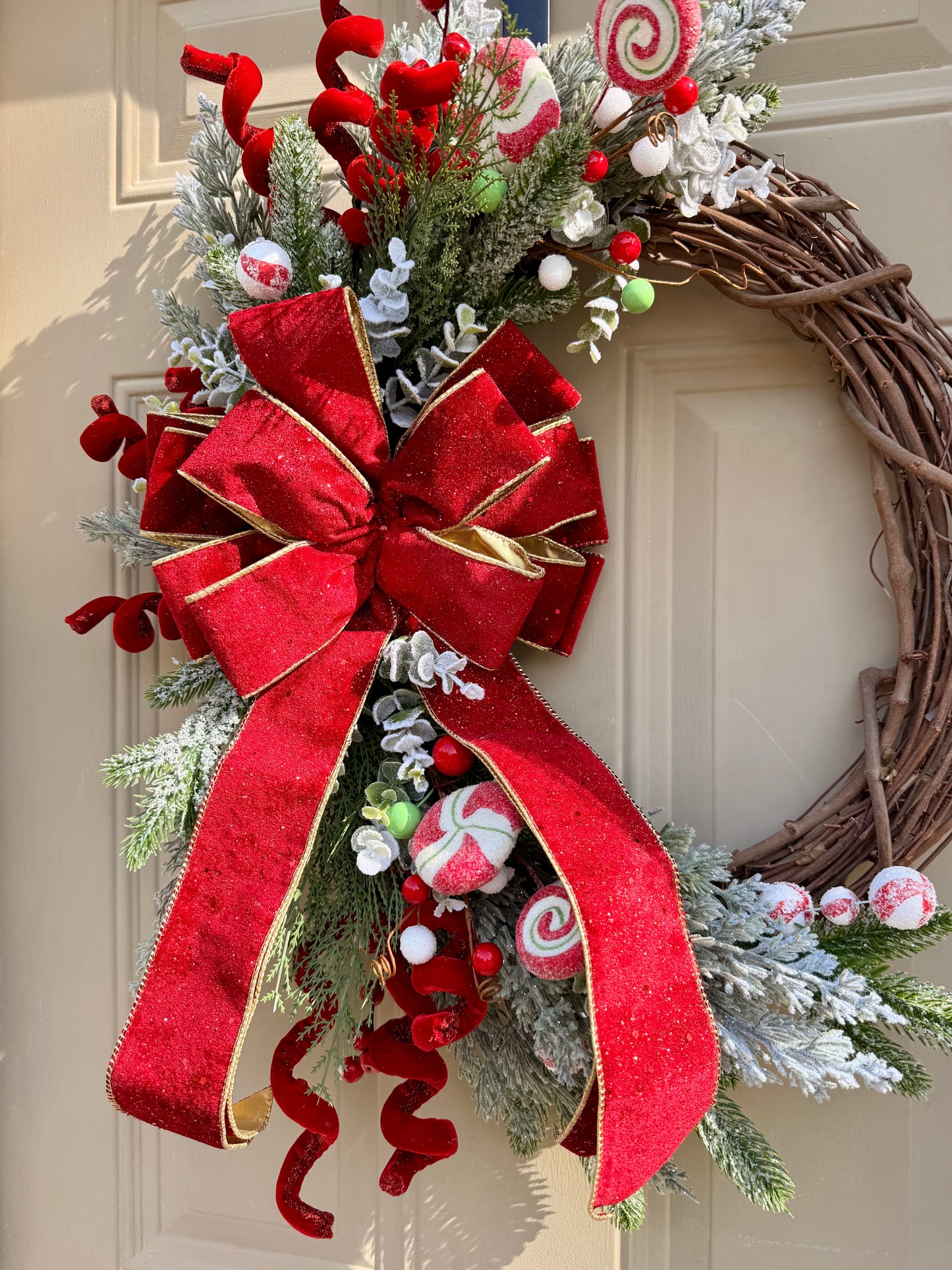 Frosted Peppermint Swirl Holiday Wreath