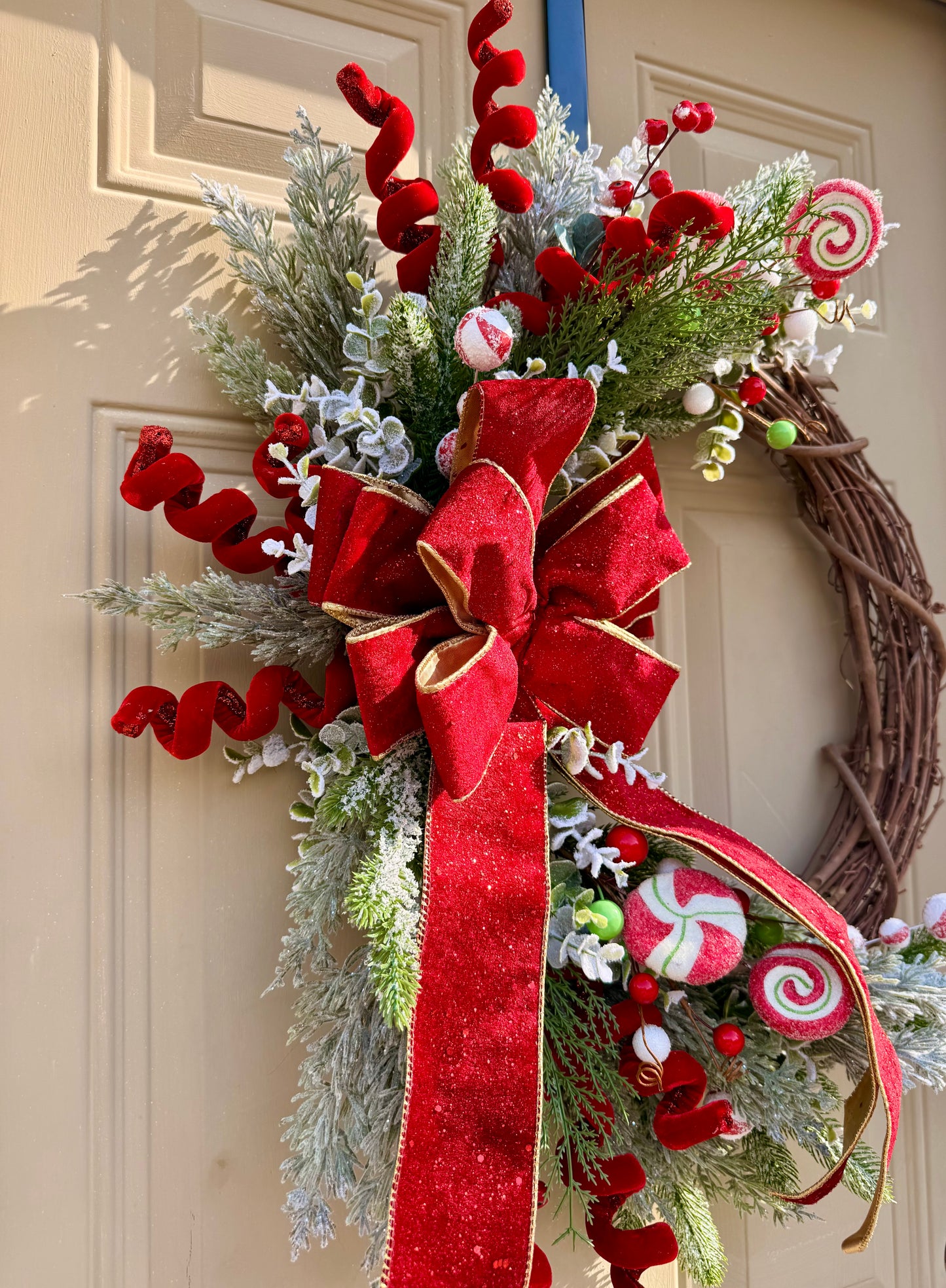 Frosted Peppermint Swirl Holiday Wreath