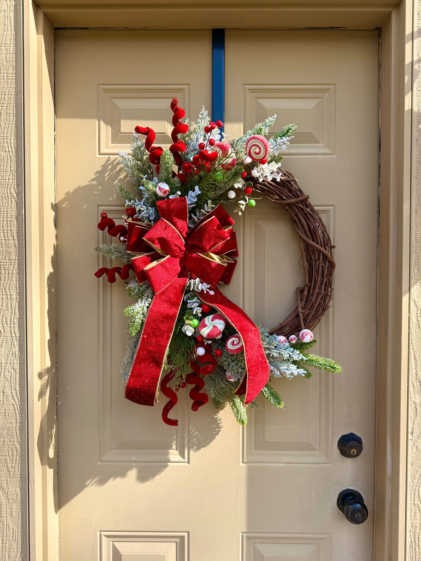 Frosted Peppermint Swirl Holiday Wreath