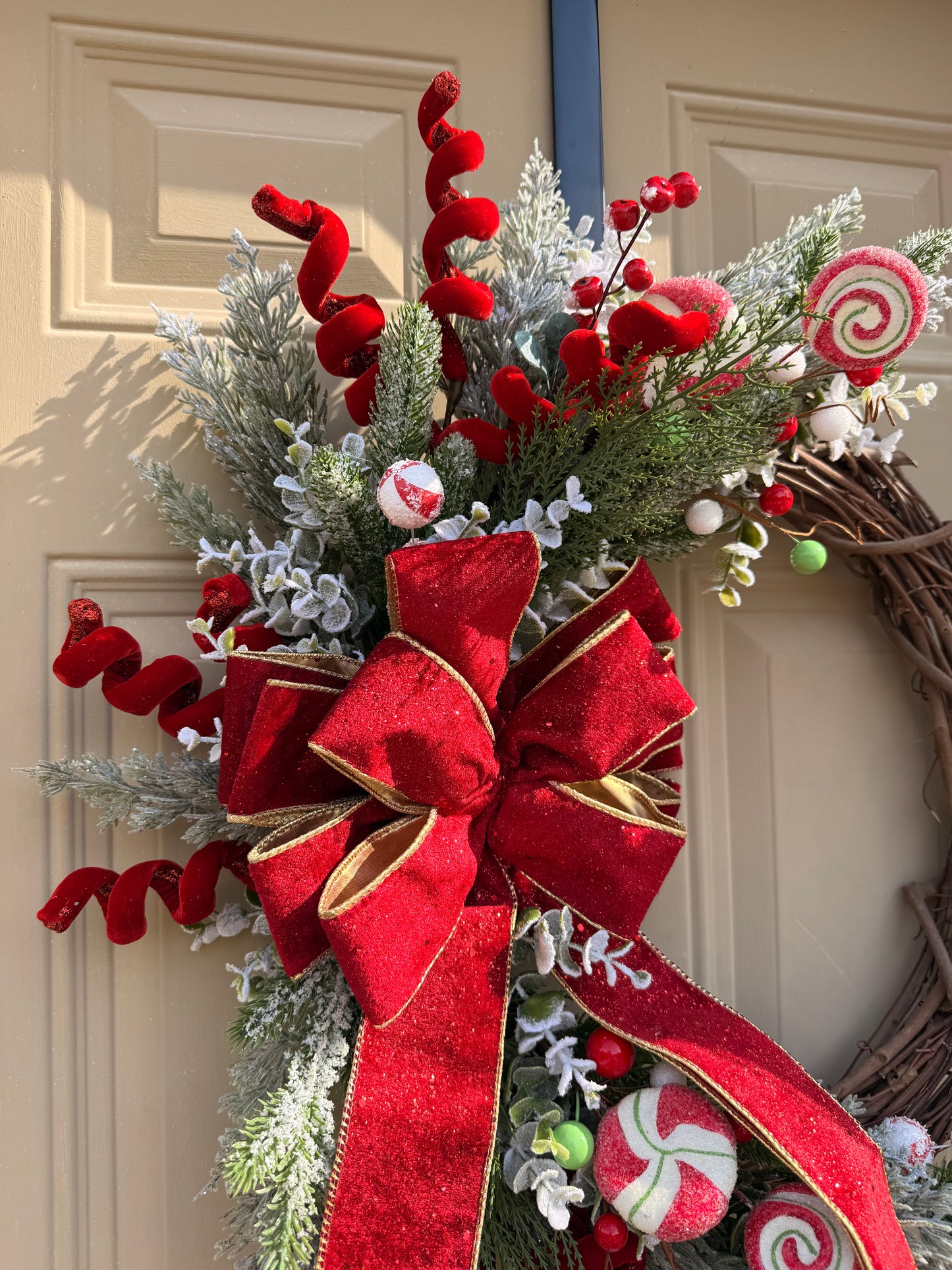 Frosted Peppermint Swirl Holiday Wreath
