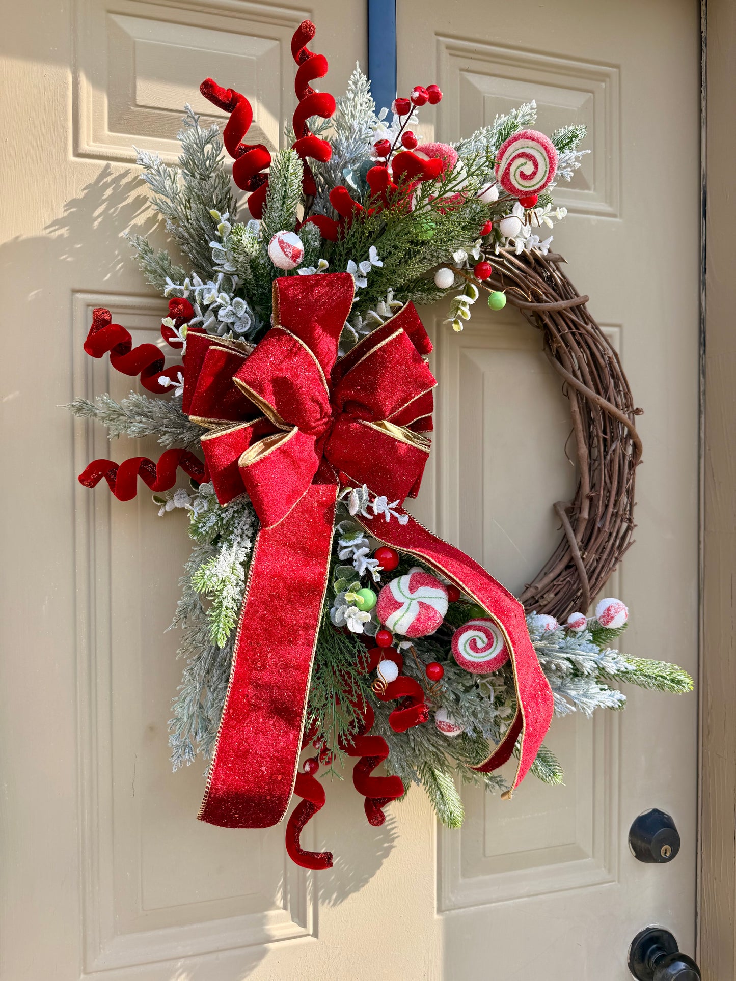 Frosted Peppermint Swirl Holiday Wreath
