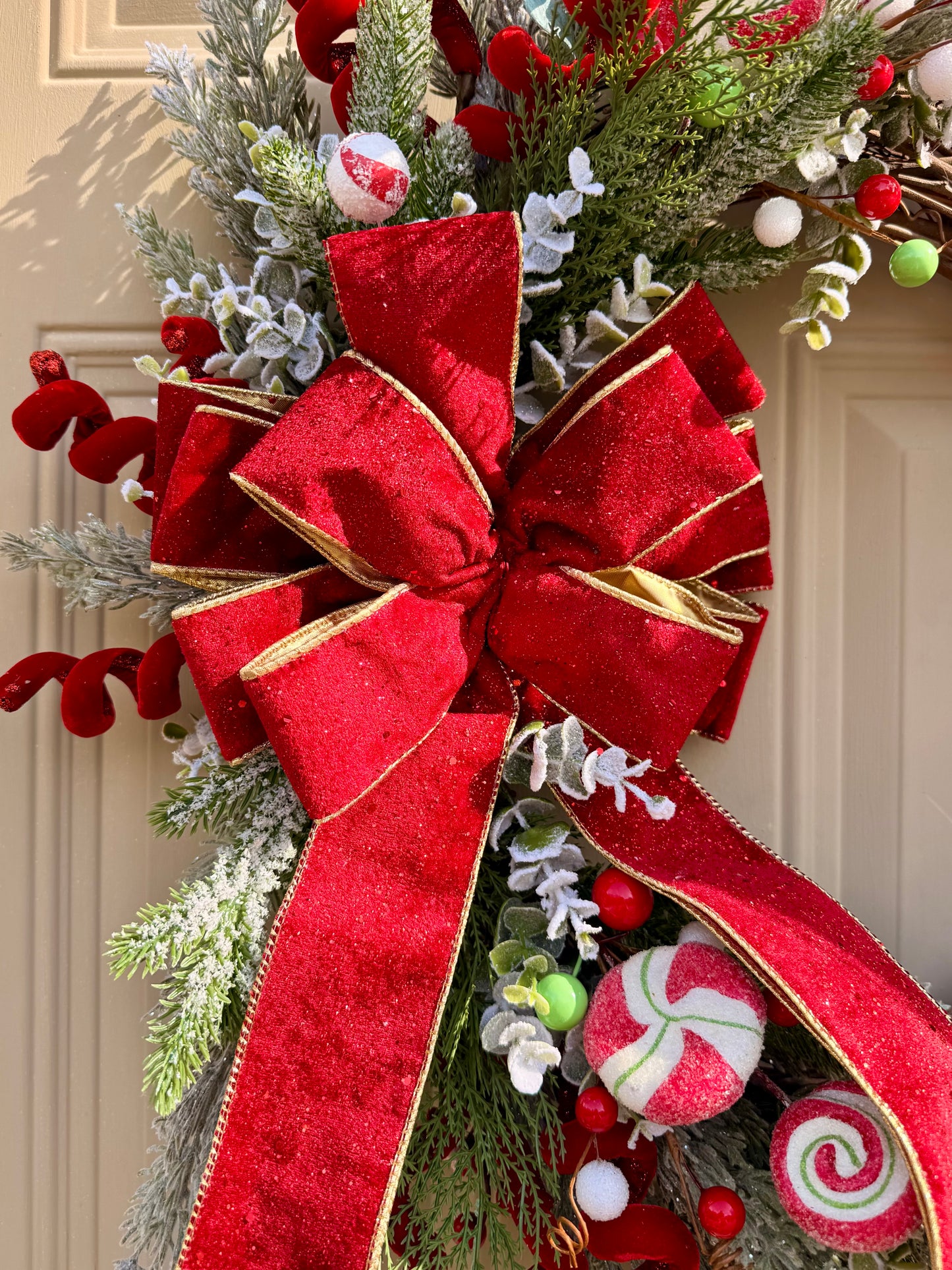 Frosted Peppermint Swirl Holiday Wreath