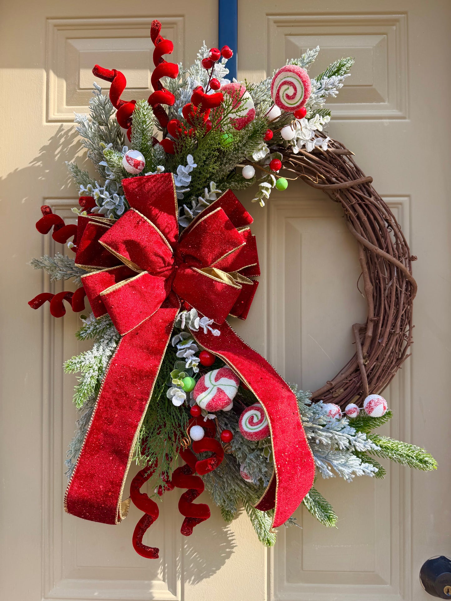Frosted Peppermint Swirl Holiday Wreath