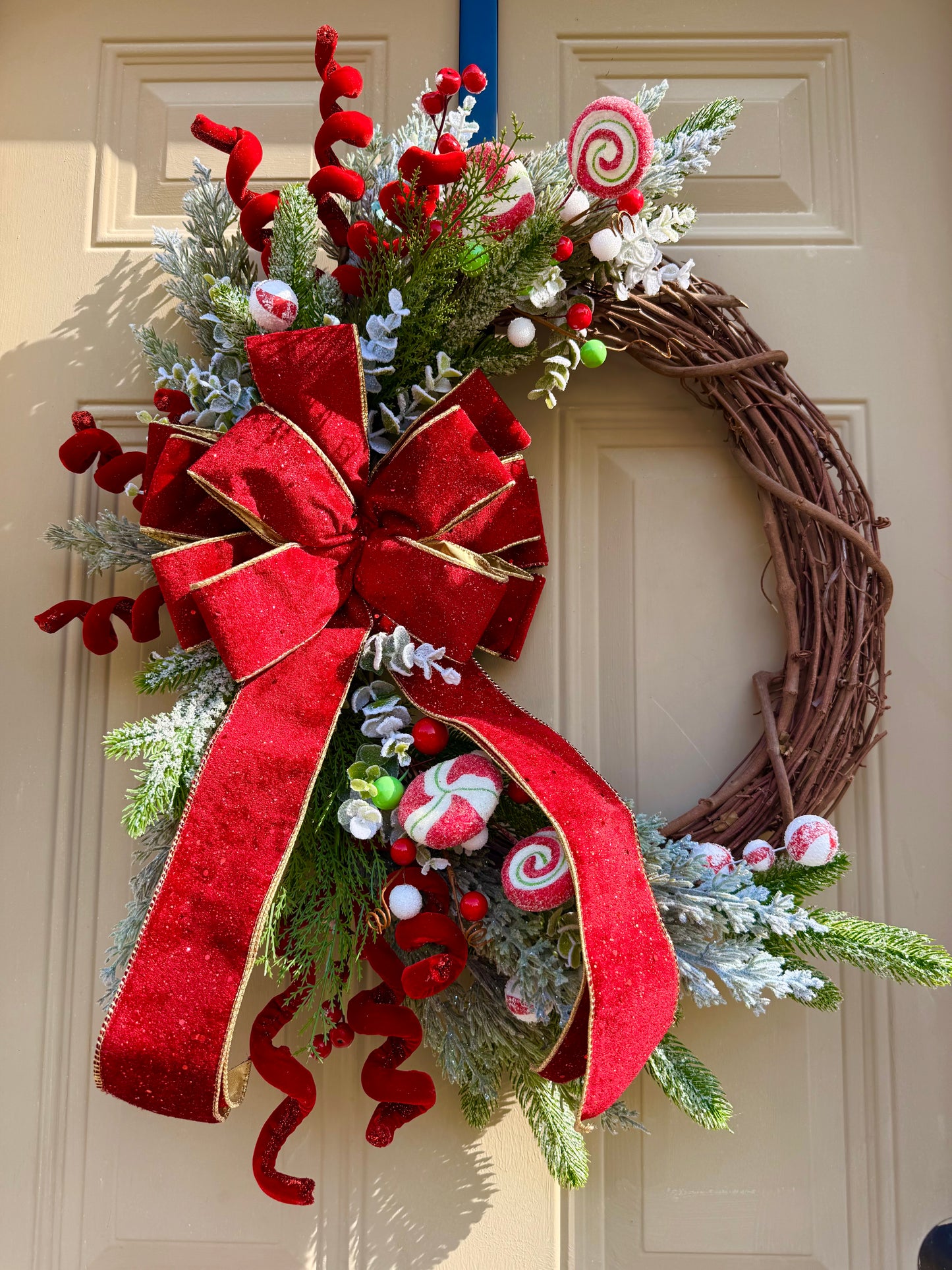 Frosted Peppermint Swirl Holiday Wreath